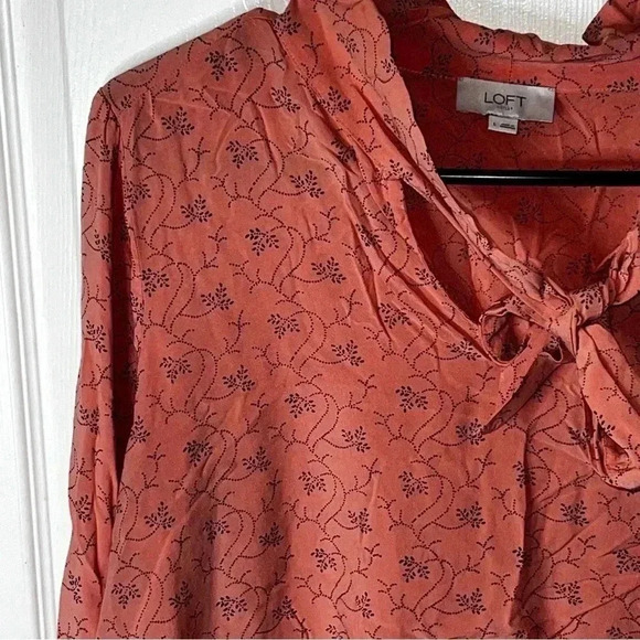 Loft Outlet Large Light Orange and Black Tie Blouse Lightweight Packable - Picture 2 of 6